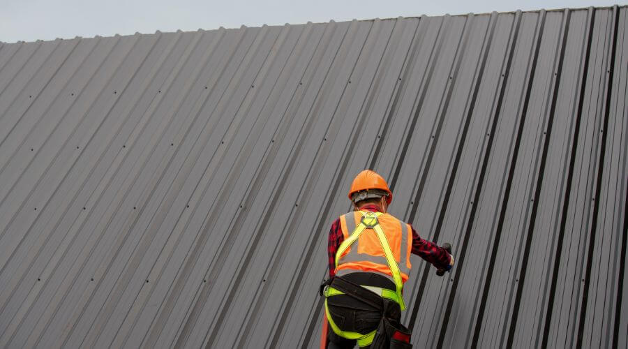 Professional gutter cleaning in Langlois, OR